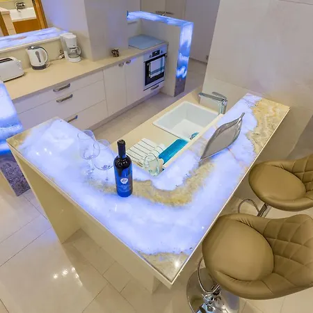 Famousali Luxury Suites Appartamento *
