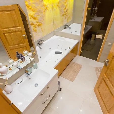 Famousali Luxury Suites