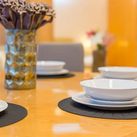 Apartment Famousali Luxury Suites