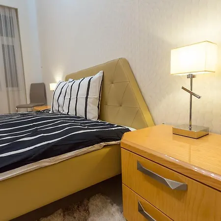 Famousali Luxury Suites Apartment Budapest