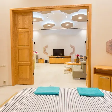 Famousali Luxury Suites Budapest
