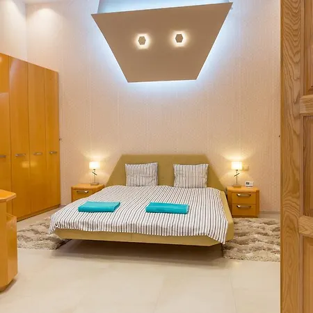 Famousali Luxury Suites *