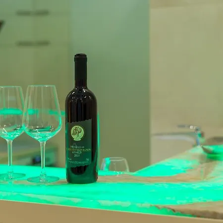 Famousali Luxury Suites *